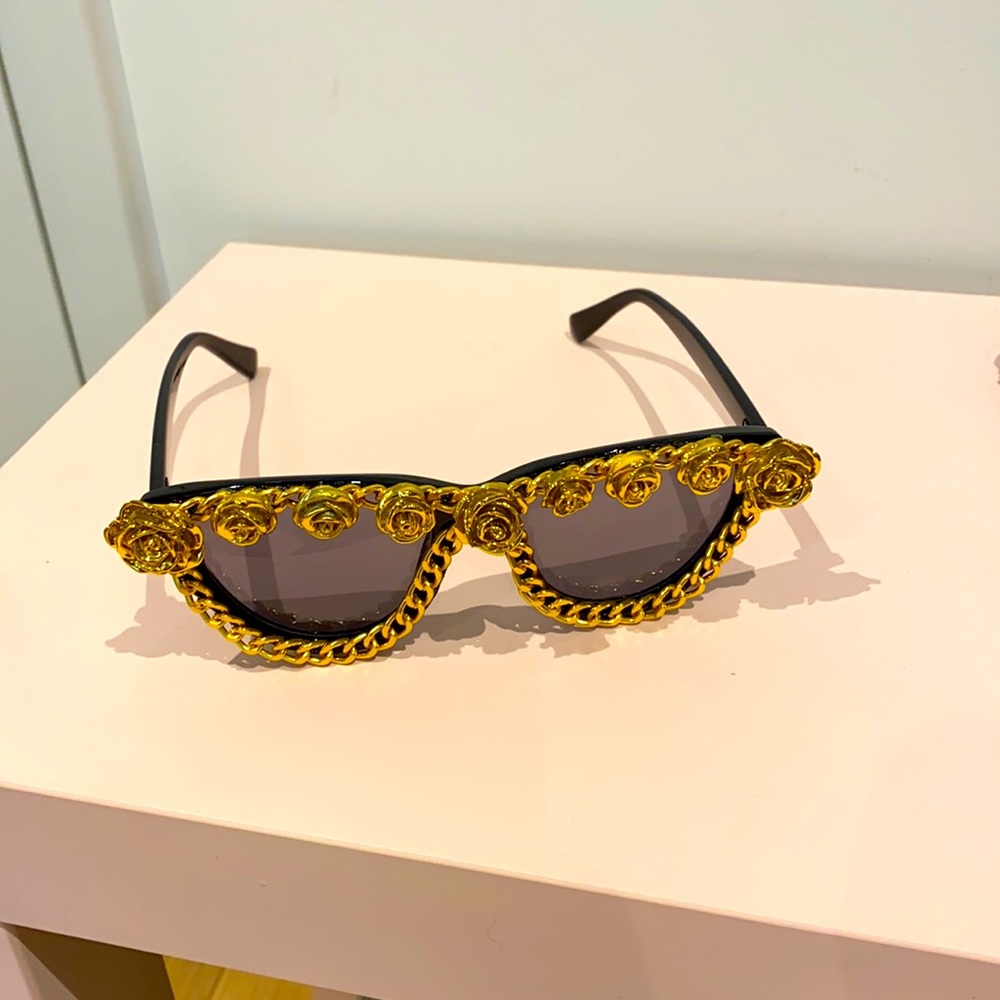 Gold Flower Sunglasses - Adult size - Picture 3 of 5